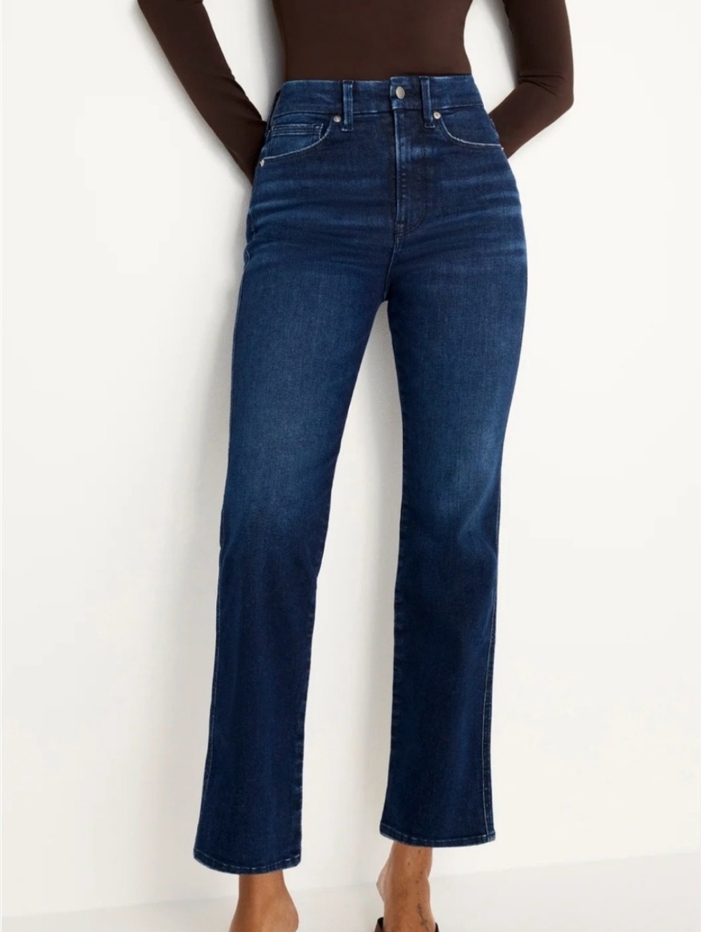 Good American High-Rise Straight Leg Jeans in Dark Indigo - Picture 4 of 15
